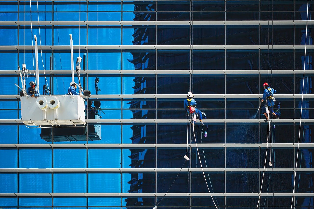 Workers Windows Building Cleaners  - jonleong64 / Pixabay